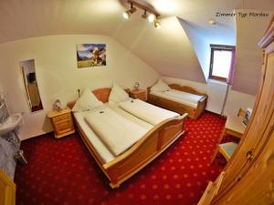 Postel nebo postele na pokoji v ubytování Gästehaus Siegllehen