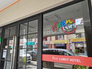 Majutusasutuses Lumut Hotel olev sertifikaat, autasu, silt või muu dokument
