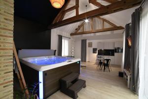Afbeelding uit fotogalerij van Eaudyssée maison avec SPA privée - Loiret in Ladon