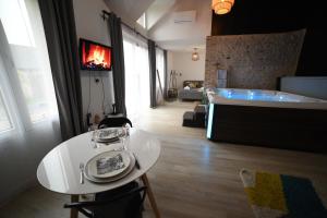 Afbeelding uit fotogalerij van Eaudyssée maison avec SPA privée - Loiret in Ladon