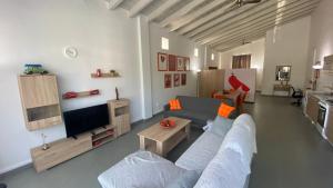TV a/nebo společenská místnost v ubytování Patras Romeο House