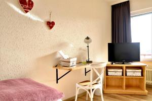 TV a/nebo společenská místnost v ubytování Landpension Pferdekoppel - B&B - Self Checkin
