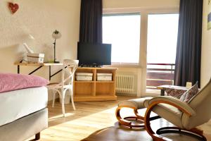 TV a/nebo společenská místnost v ubytování Landpension Pferdekoppel - B&B - Self Checkin