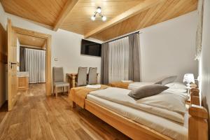 Posteľ alebo postele v izbe v ubytovaní Najlepszy Widok apartamenty