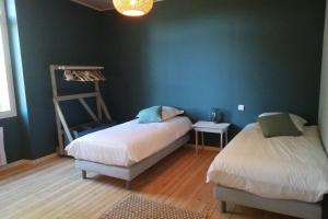 Un pat sau paturi într-o cameră la Moulin de Bigorre