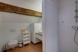 Ванна кімната в The Original Max Apartments