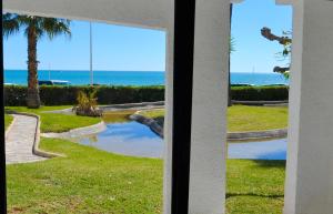 Bazén v ubytovaní Apartments Kione Playa Romana Park alebo v jeho blízkosti