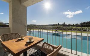 Bazén v ubytování CARLOS MANSION LUXURY SUITES nebo v jeho okolí