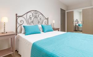 Postel nebo postele na pokoji v ubytování Armonia Seaside Villas