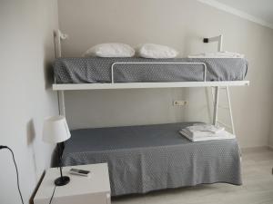 Posteľ alebo postele v izbe v ubytovaní Apartments Kione Playa Romana Park + 37 fotografií