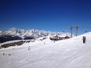 a group of people skiing down a snow covered mountain at Apart Susi in See