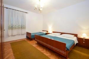 Postel nebo postele na pokoji v ubytování Apartments Silvana 597