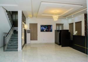 Sjónvarps- og/eða afþreyingartæki á Ocean Park Hotel,Lekki phase 1