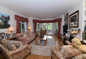 Χώρος καθιστικού στο The Limes Country House with Heated Pool & Hot Tub