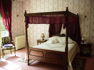 Кровать или кровати в номере Chateau de la Garenne