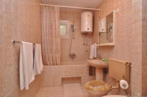 Koupelna v ubytování Apartments Tojčić