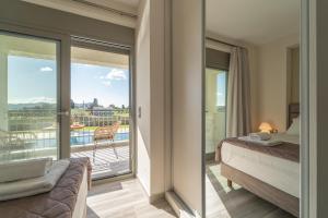 Postel nebo postele na pokoji v ubytování CARLOS MANSION LUXURY SUITES