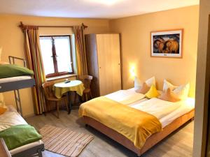 Postel nebo postele na pokoji v ubytování Hotel Waltraud Garni