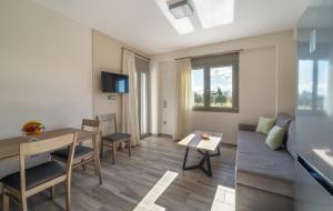 TV a/nebo společenská místnost v ubytování CARLOS MANSION LUXURY SUITES