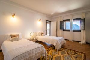 Кровать или кровати в номере Villa Luxury Punta de Teno - Canary Good Vibes