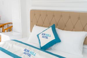 Postel nebo postele na pokoji v ubytování Sun Hill Hotel