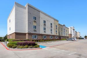 a building with a car parked in a parking lot at Extended Stay America Suites - Lawton - Fort Sill in Lawton