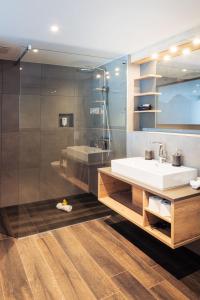 a bathroom with a sink and a shower at Hotel Edelweiss Superior in Mürren