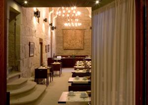 Ein Sitzbereich in der Unterkunft Hotel Pazo de Lestrove by Pousadas de Compostela