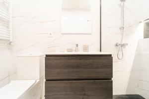 A bathroom at EdSam Madrid Apartments White