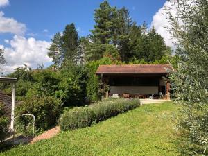 Jardí fora de Maison/Gîte familial dans le Jura à 200m du lac avec piscine privée