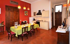 A kitchen or kitchenette at B&B Casa Degli Artisti