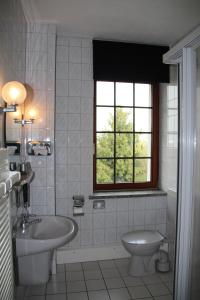 Vonios kambarys apgyvendinimo įstaigoje Landhotel Kertscher-Hof