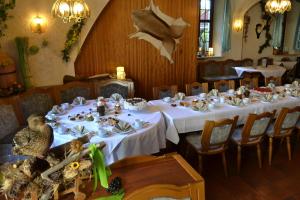 מסעדה או מקום אחר לאכול בו ב-Landhotel Kertscher-Hof
