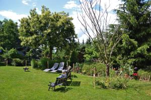 A garden outside Landhotel Kertscher-Hof