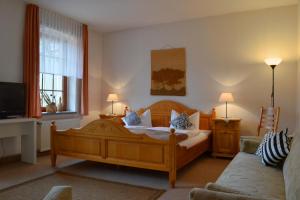 En eller flere senger på et rom på Landhotel Kertscher-Hof