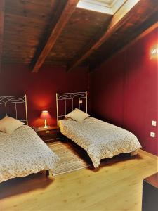 Postel nebo postele na pokoji v ubytování Casa Rural " LA PARRA"