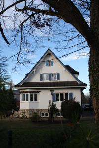 Das Gebäude in dem sich das Ferienhaus befindet