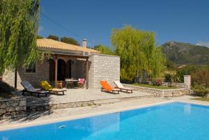 Bazén v ubytovaní Lefkada Villas by Omikron Selections alebo v jeho blízkosti