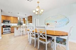 Secluded beach resort condo ready for family getaway - Blind Pass F108