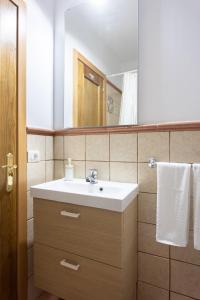 a bathroom with a sink and a mirror at Apartamentos Ohana - Edificio Tonillo in Los Cristianos