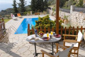 Bazén v ubytovaní Lefkada Villas by Omikron Selections alebo v jeho blízkosti