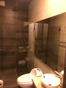 Ένα μπάνιο στο Apartamentos Edificio San Miguel Bogotá +9 φωτογραφίες