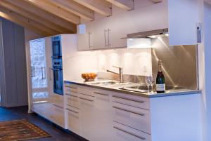 Kuchyň nebo kuchyňský kout v ubytování Chalet Altesse - Premium Apartments
