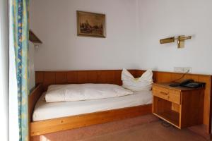 Postel nebo postele na pokoji v ubytování Hotel Neumayr