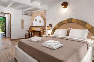 Posteľ alebo postele v izbe v ubytovaní Elefteria Apts & Suites