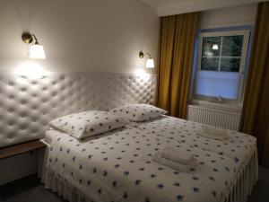מיטה או מיטות בחדר ב-Bed and Breakfast Am Knittenberg