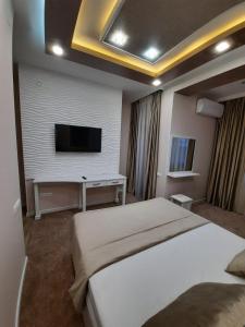 TV a/nebo společenská místnost v ubytování Hotel Juliet Yerevan
