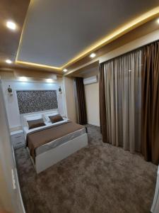 Postel nebo postele na pokoji v ubytování Hotel Juliet Yerevan