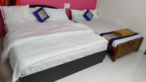 Postel nebo postele na pokoji v ubytování Green Apple Resorts