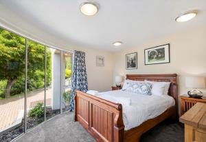 A bed or beds in a room at Acacia Waters - Lake Taupo